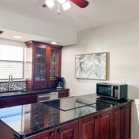 Knot A Care Remodeled Direct Water Access Condo With Ocean And Pool Views Now Sleeps Six Marco Island Exterior foto