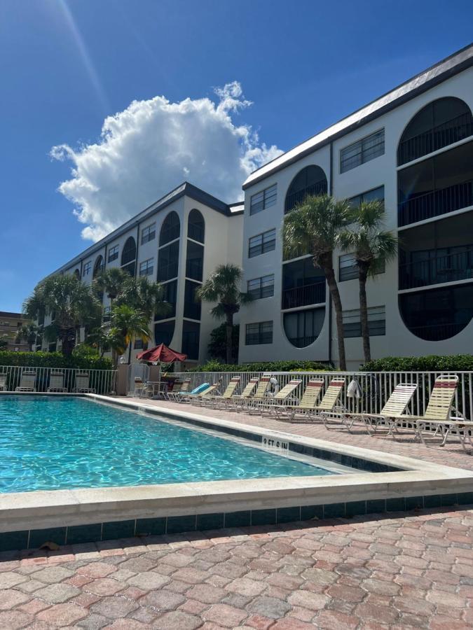 Knot A Care Remodeled Direct Water Access Condo With Ocean And Pool Views Now Sleeps Six Marco Island Exterior foto